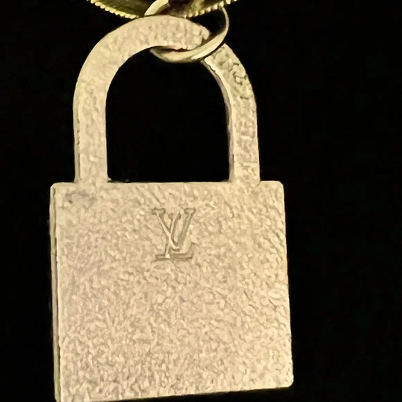Elegant Gold Iridescent Crystal Padlock LV Charm with Necklace - Picture 4 of 5